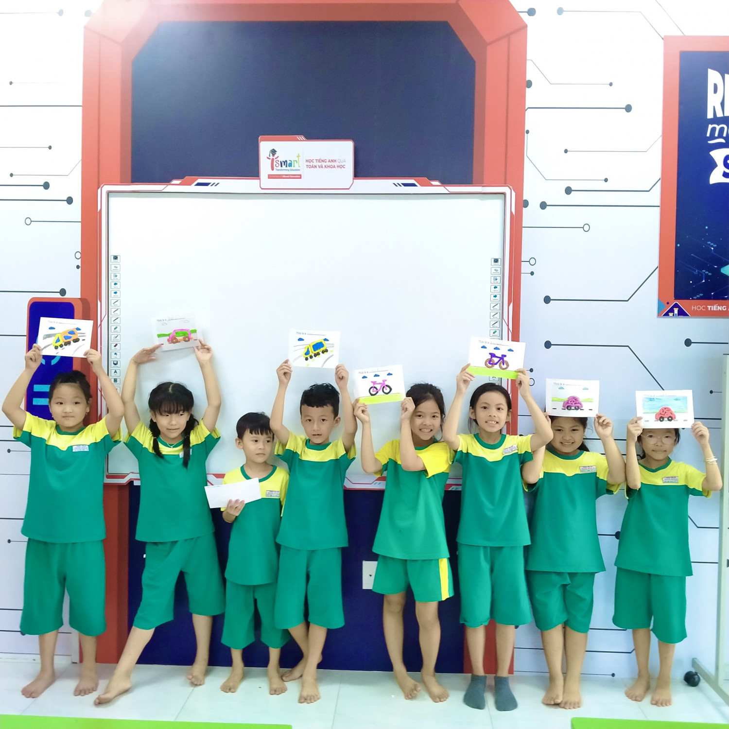 Tiết học khoa học trong lớp song ngữ của Trường Tiểu học Định Hòa 2