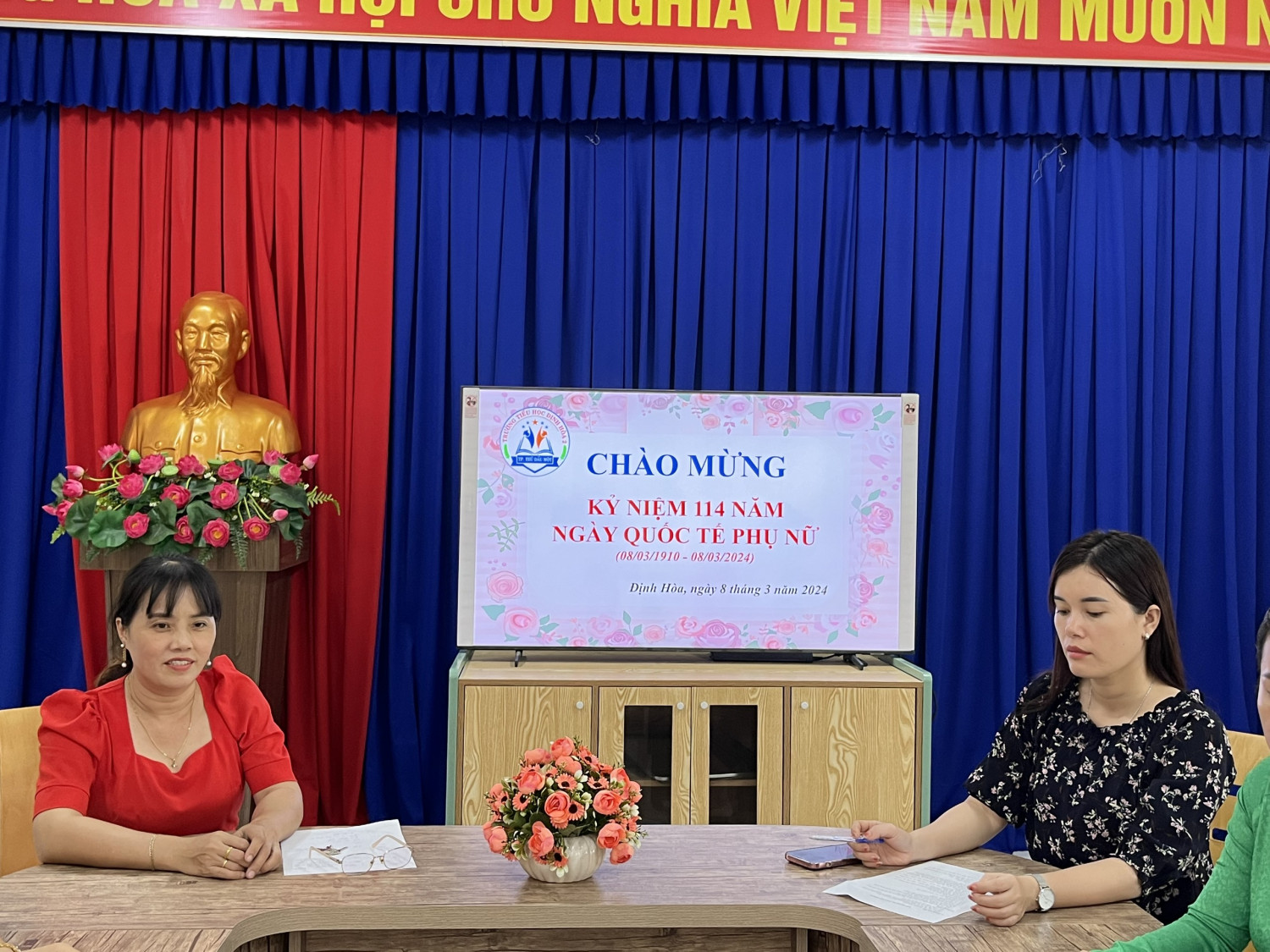 Họp mặt kỉ niệm ngày quốc tế phụ nữ 8/3