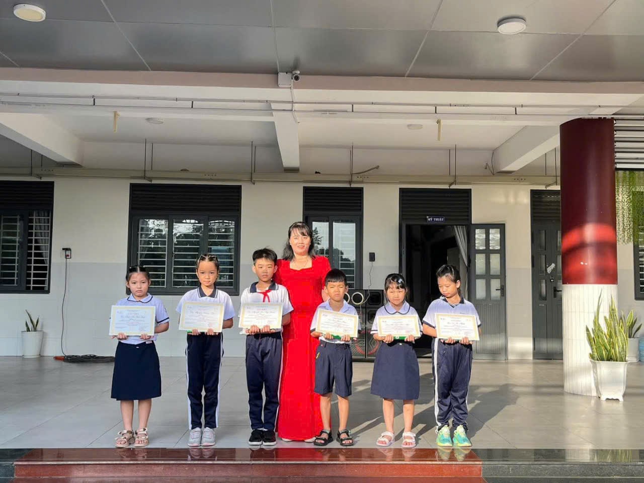 KHEN THƯỞNG ĐỘT XUẤT CHO HỌC SINH