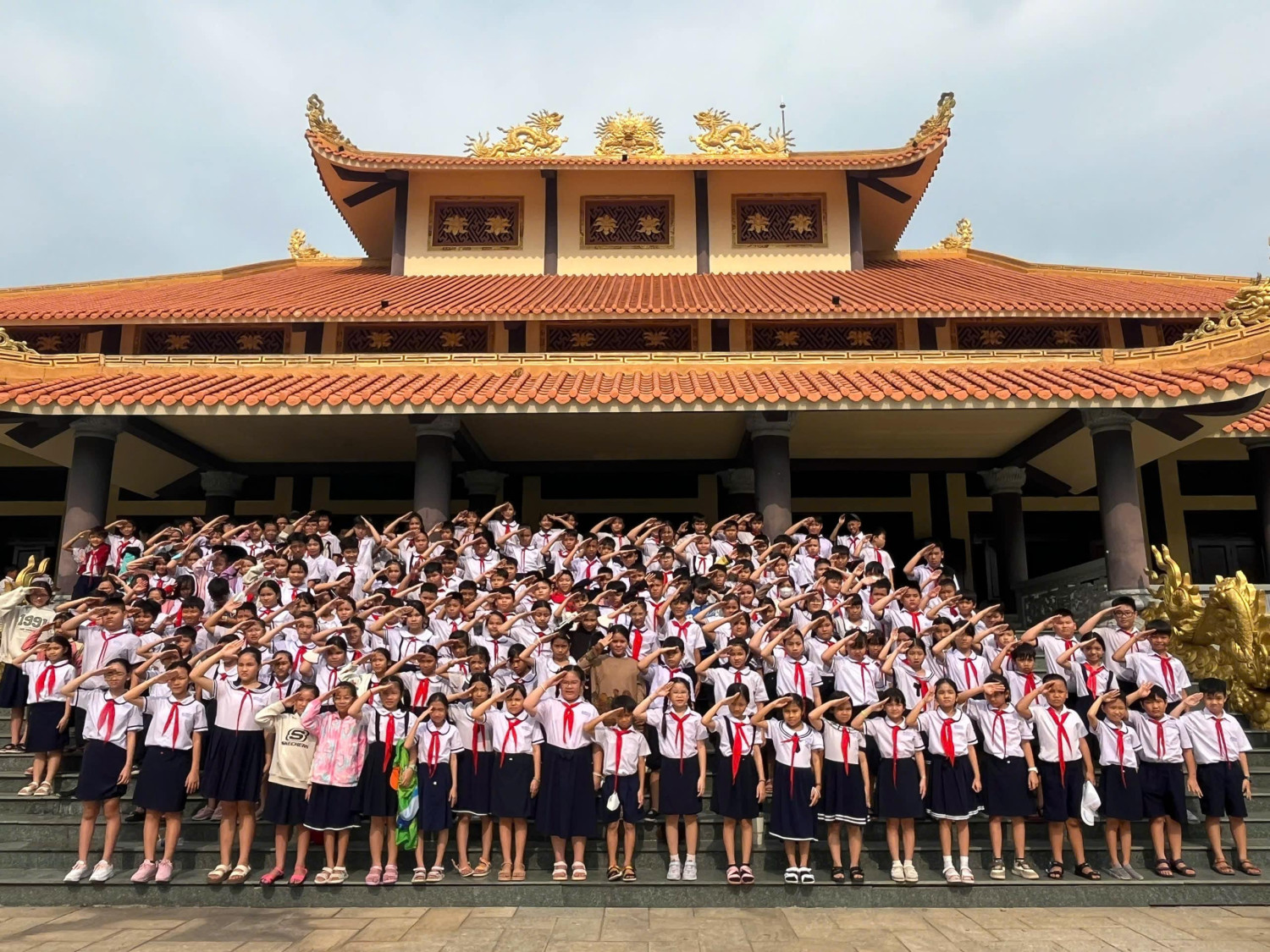 Hoạt động "Về địa chỉ đỏ"