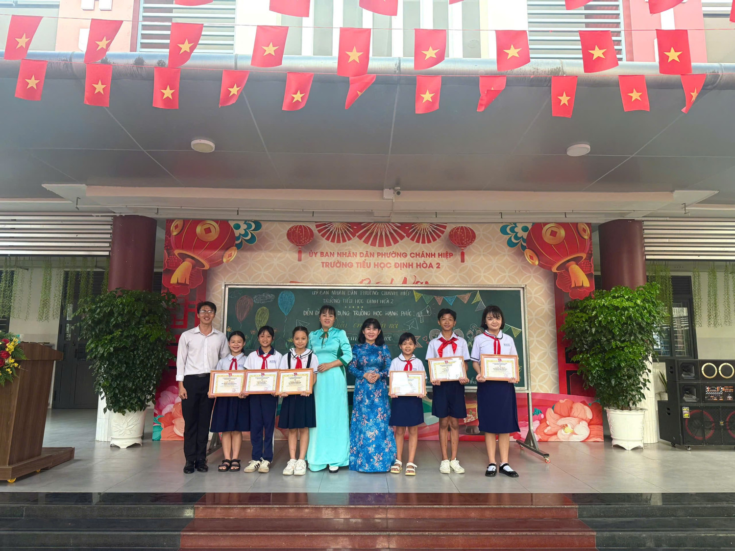 Lễ Trao Giấy Chứng Nhận Olympic & Trạng Nguyên