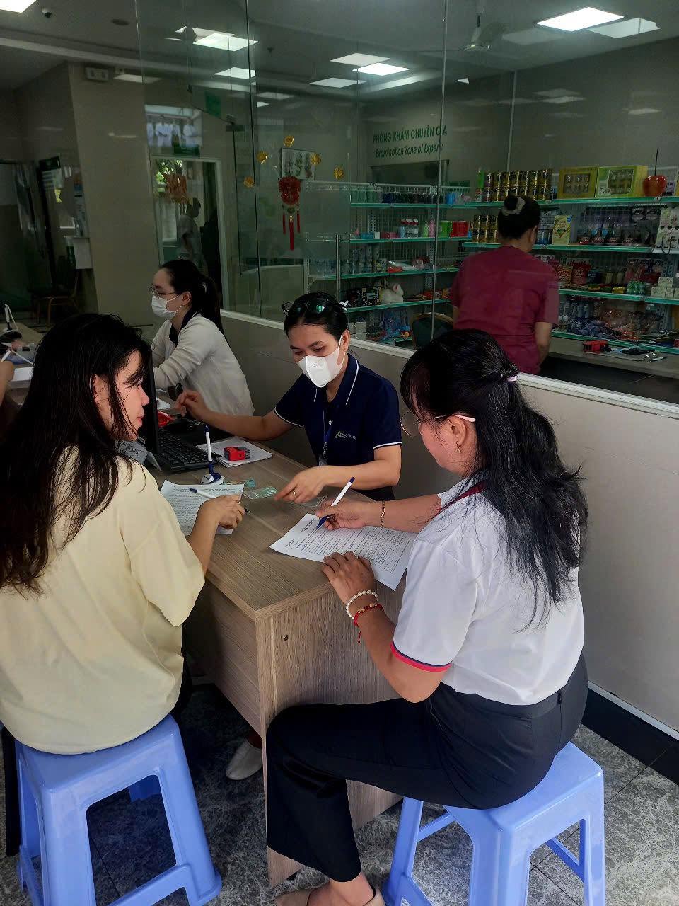THAM GIA KHÁM SỨC KHỎE TOÀN DÂN