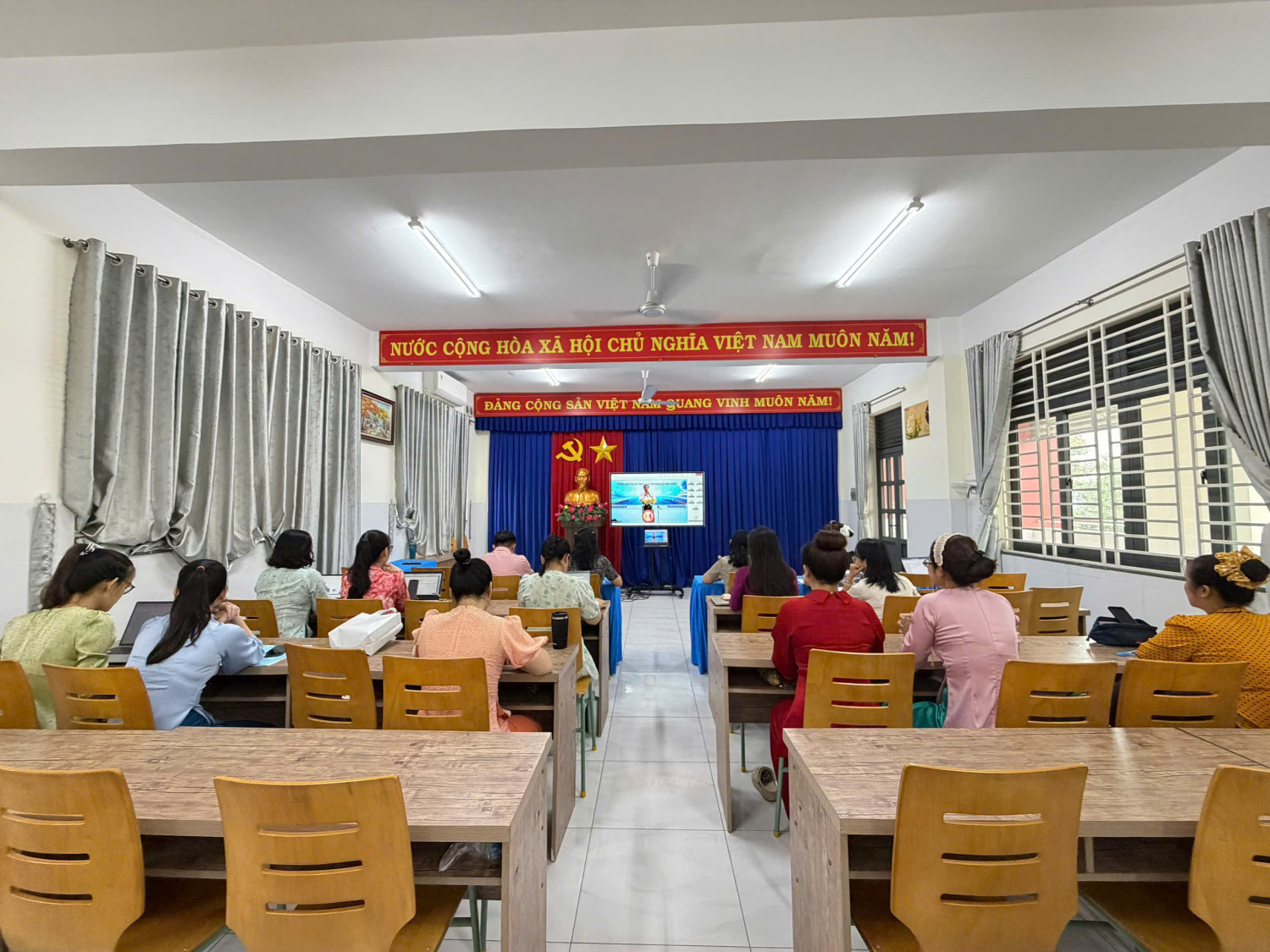 TẬP HUẤN CHUYÊN ĐỀ ỨNG DỤNG CHATGPT TRONG DẠY HỌC