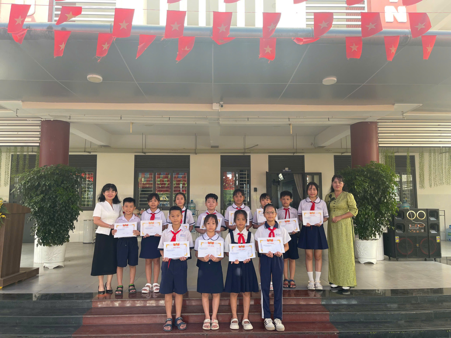 Phát thưởng học sinh đạt giải cuộc thi vẽ tranh