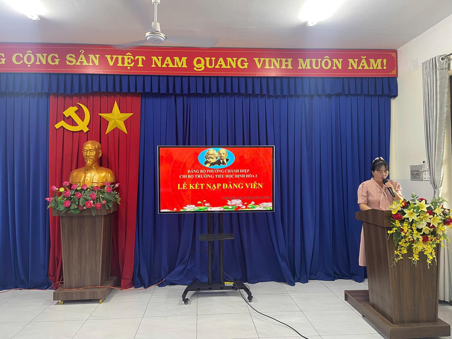 LỄ KẾT NẠP ĐẢNG VIÊN MỚI